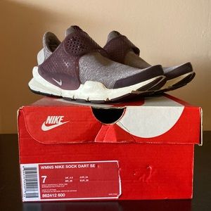 Women’s Nike Sock Dart SE